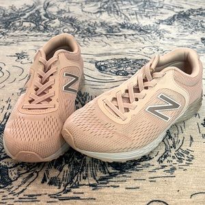 Very nice new balance sneakers